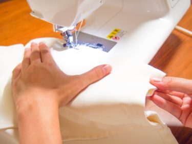 スカートを手作りする時一番面倒なウエストの縫製方法を紹介